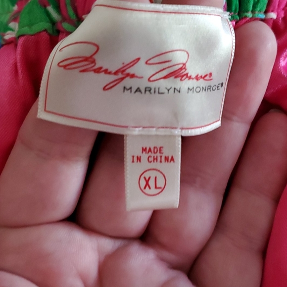 Luau fun Hawaiian print skirt - Picture 8 of 11